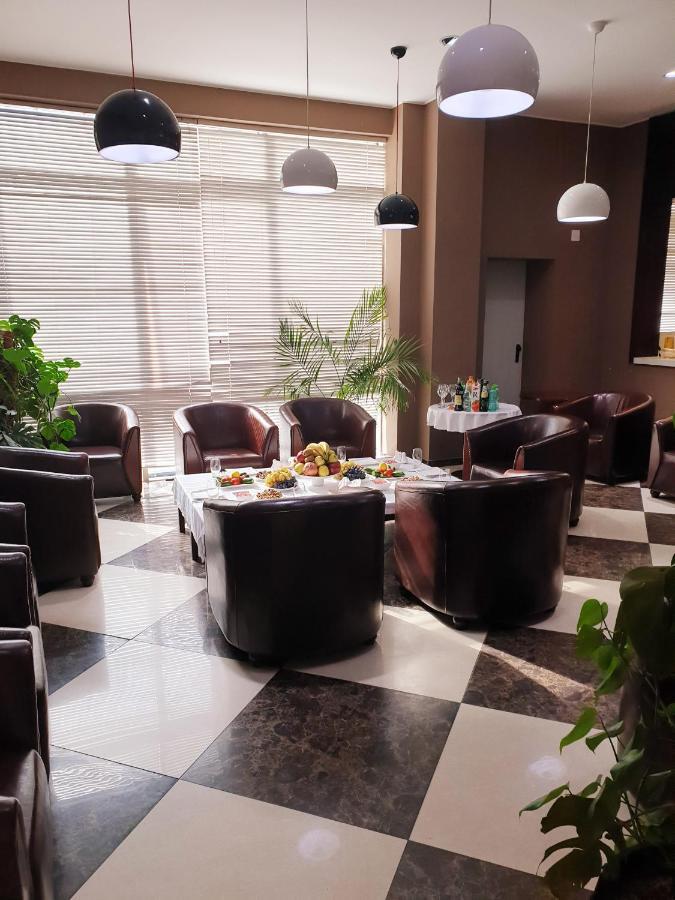 Karon Palace Hotel Qal'ai Khumb Buitenkant foto